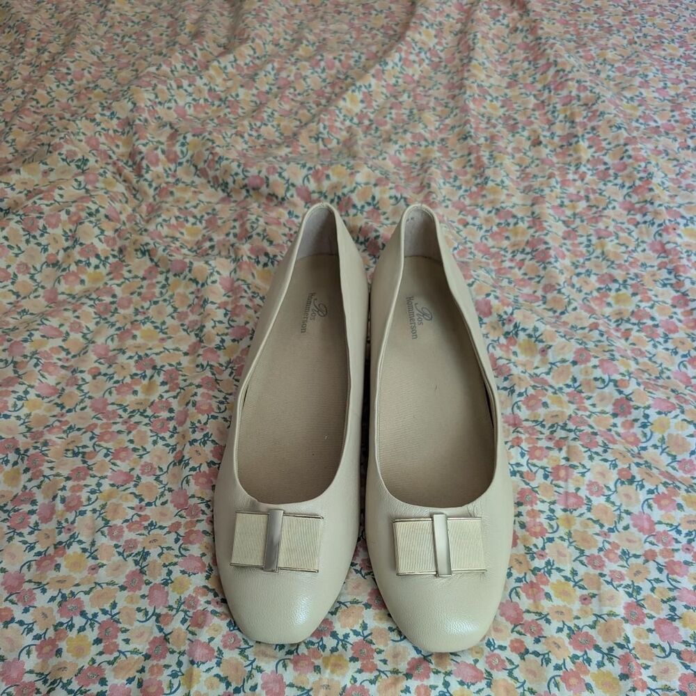 Ros Hommerson Women's Cream and Tan Courts